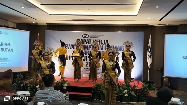 Rapat Kerja Cabang (RAKERCAB) Dewan Pimpinan Cabang Perkumpulan Penyelenggara Jasaboga Indonesia Kota Medan (DPC PPJI Kota Medan) Tanggal 03 Juni 2025 Di Hotel Mercure Medan