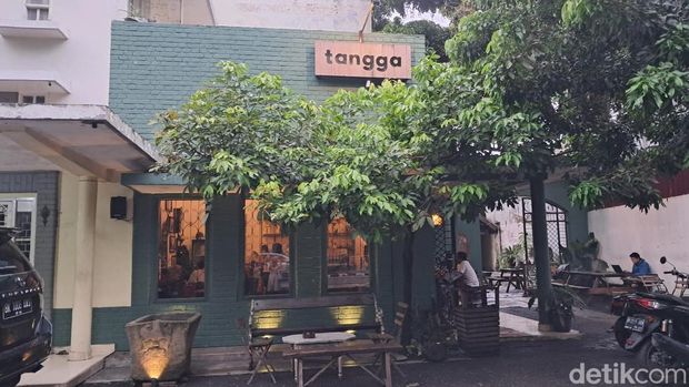 Warung by tangga
