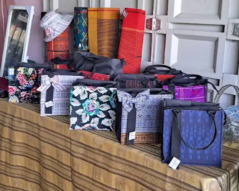 Charity Boutique dan Gallery Ulos