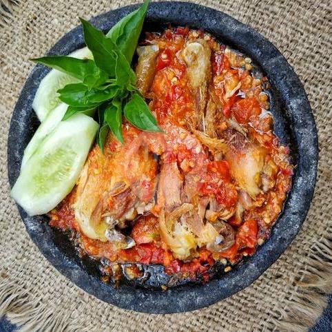 AYAM PENYET MAMANG